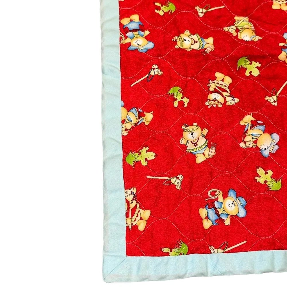 Vintage homemade baby quilt with‎ teddy bears super cute!!! Unisex